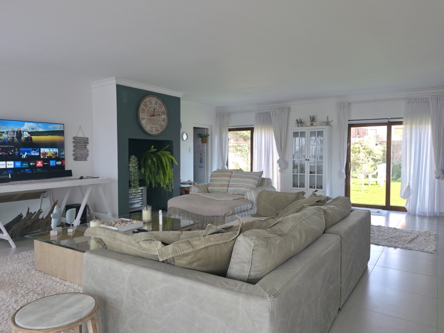 3 Bedroom Property for Sale in Wavecrest Eastern Cape